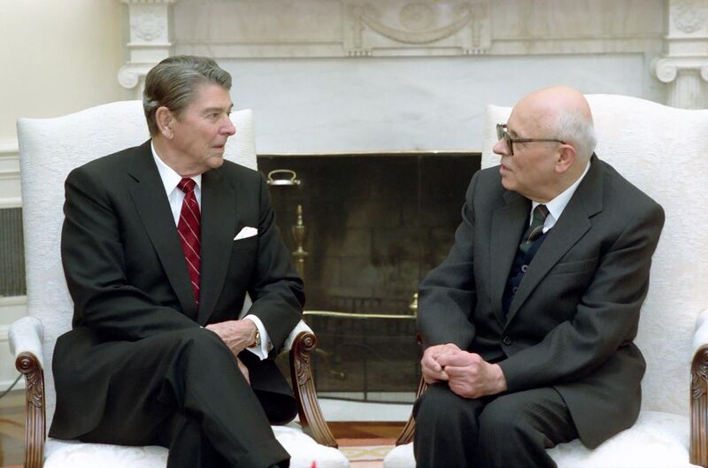 File:President Ronald Reagan meeting with Soviet dissident Andrei Sakharov in the Oval Office.jpg