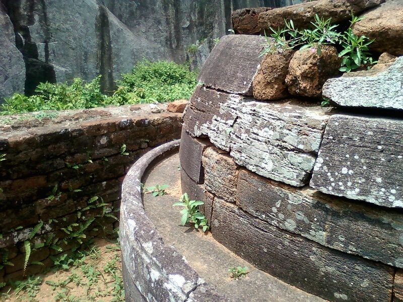 File:Ruined stone stupa at Gurubhaktulakonda monastery.jpg