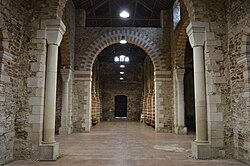 Abbatiale Saint-Philbert-de-Grand-Lieu (nef 2).jpg