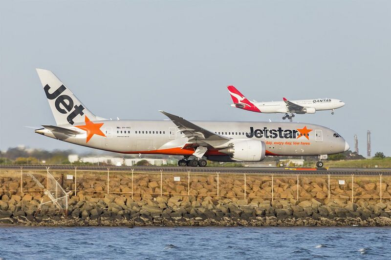 File:Jetstar Airways (VH-VKG) Boeing 787-8 Dreamliner at Sydney Airport (1).jpg