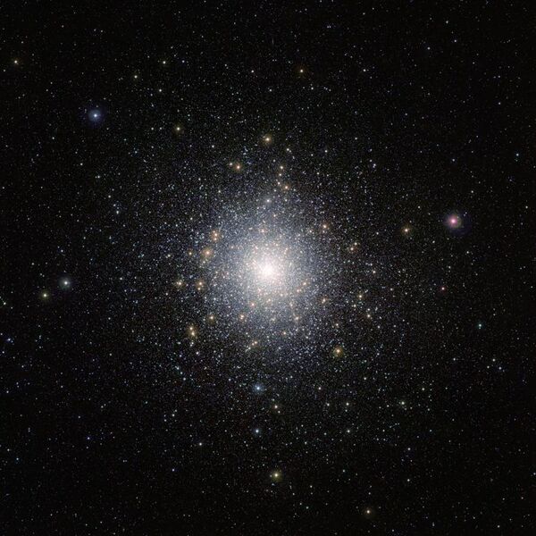 File:New VISTA snap of star cluster 47 Tucanae.jpg