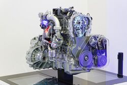 Renault moteur energy dCi 160 twin turbo EDC - Mondial de l'Automobile de Paris 2014 - 001.jpg