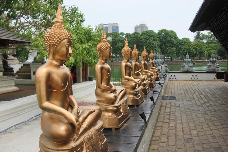 File:Seema Malaka - Buddha statues.jpg