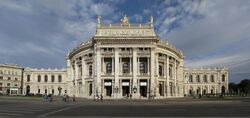 Burgtheater Weitwinkel.jpg