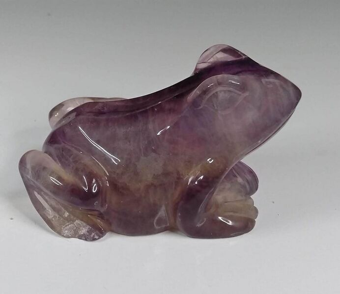 File:Fluorite frog, length 8 cm arp.jpg