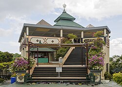 Kuta Bali Indonesia Masjid-Agung-Ibnu-Batutah-02.jpg