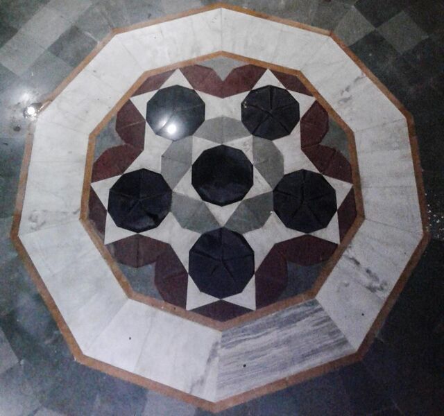 File:Penrose tiling in CC-3, IIIT Allahabad.jpg
