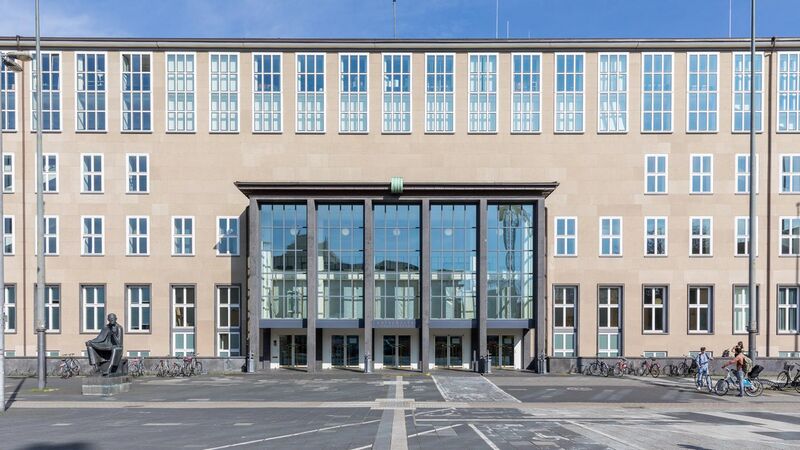 File:Hauptgebäude der Universität zu Köln-5634.jpg