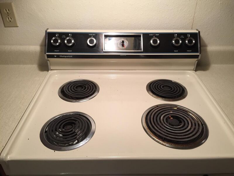File:Hotpoint Electric Range Model RB5280A1AD, IMG03.jpg