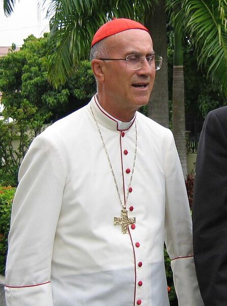 File:Missione del Guaricano-cardinale Tarcisio Bertone.jpg