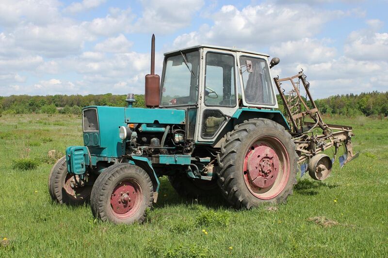 File:YuMZ-6KL tractor 2011 G1.jpg