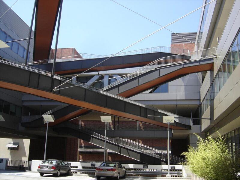 File:California Nanosystems Institute, interior walkways, UCLA.jpg