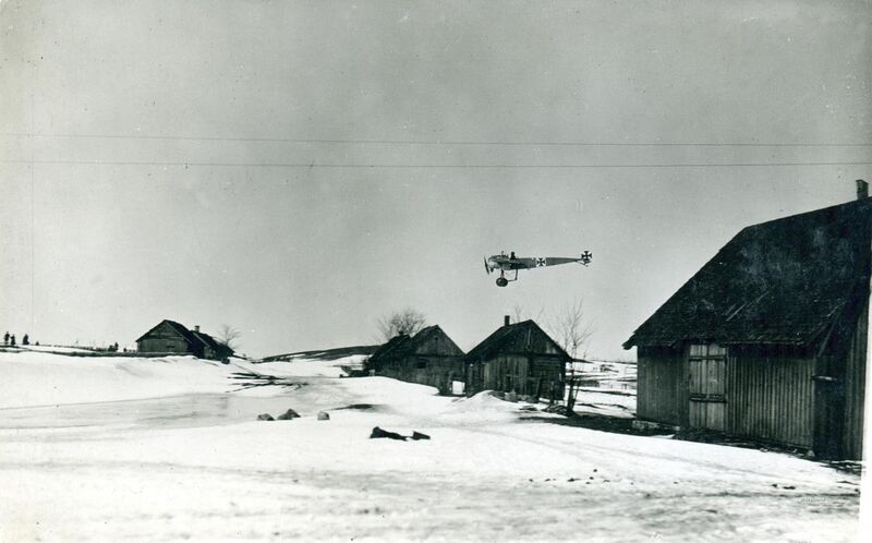 File:Fokker E.II of Feldflieger Abteilung 14, landing.jpg