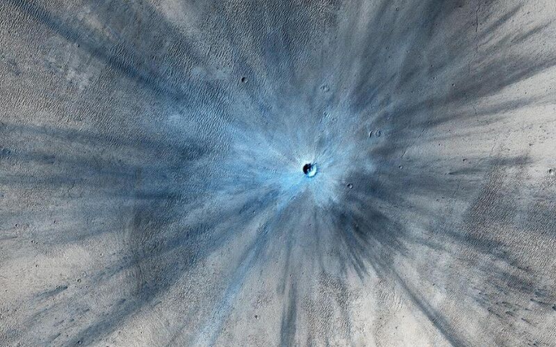File:Fresh impact crater HiRise 2013.jpg