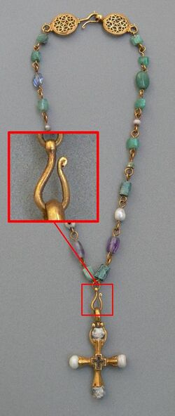 Halskette mit Kreuzanhänger byzantinisch - bail closeup.jpg
