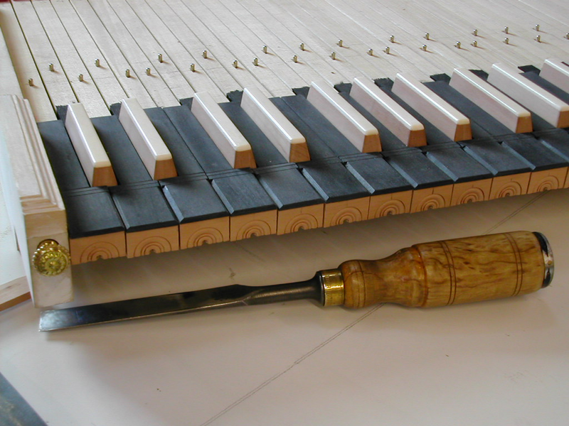 File:Keyboard of a harpsichord.png