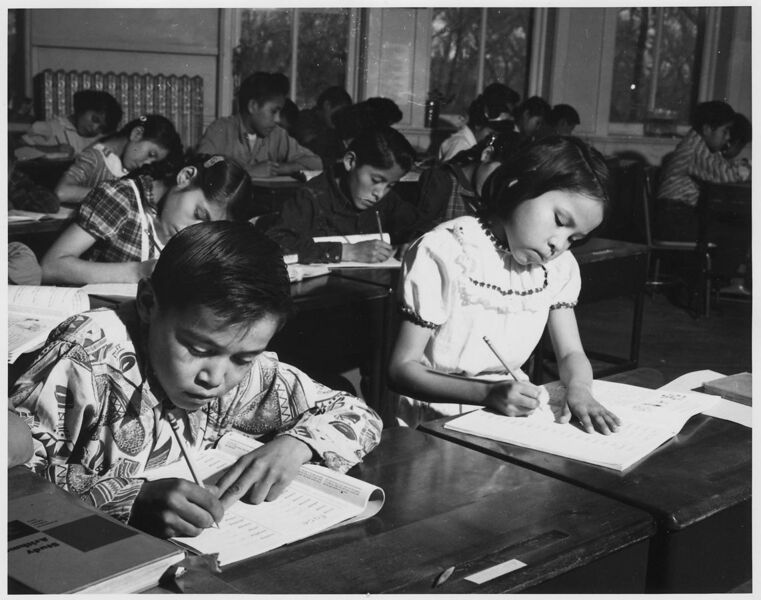 File:Navajo students learning penmanship in day school - NARA - 295150.jpg