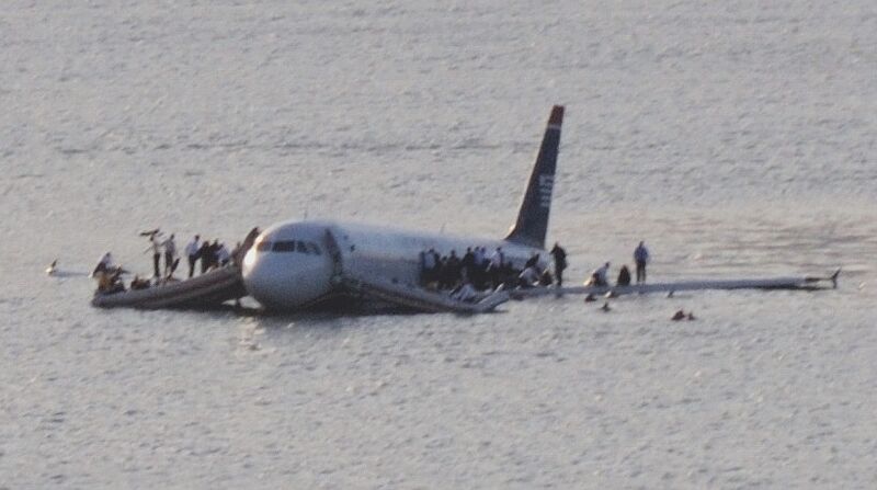 File:Plane crash into Hudson River muchcropped.jpg