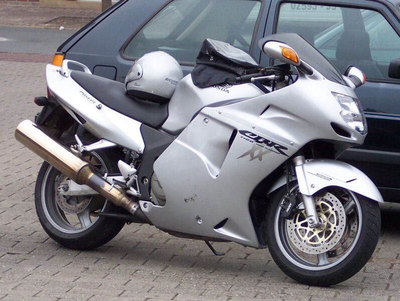 File:Honda CBR 1100 XX silver vr.jpg