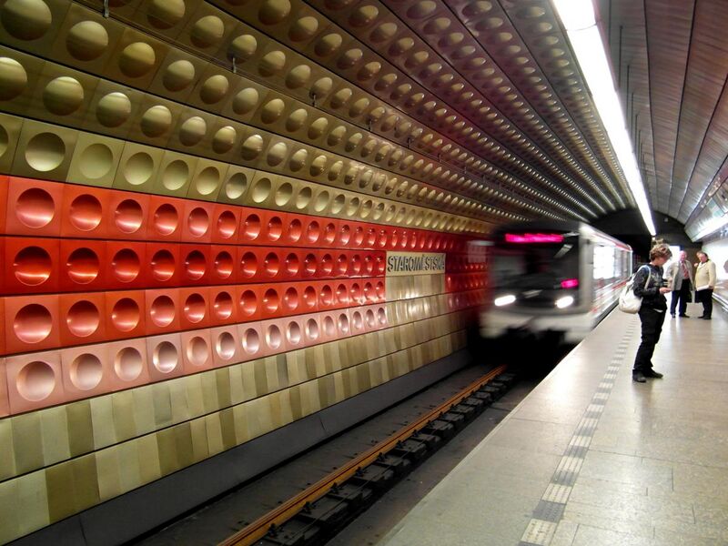 File:Praha - Metro - Staroměstská (7503784584).jpg