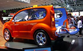 Renault Kangoo Compact Concept (rear quarter).jpg