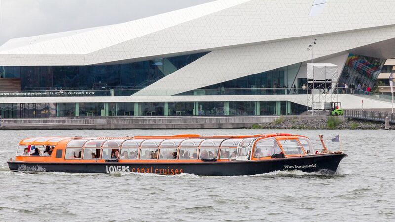 File:Wim Sonneveld tour boat, Rederij Lovers, Amsterdam-9218.jpg
