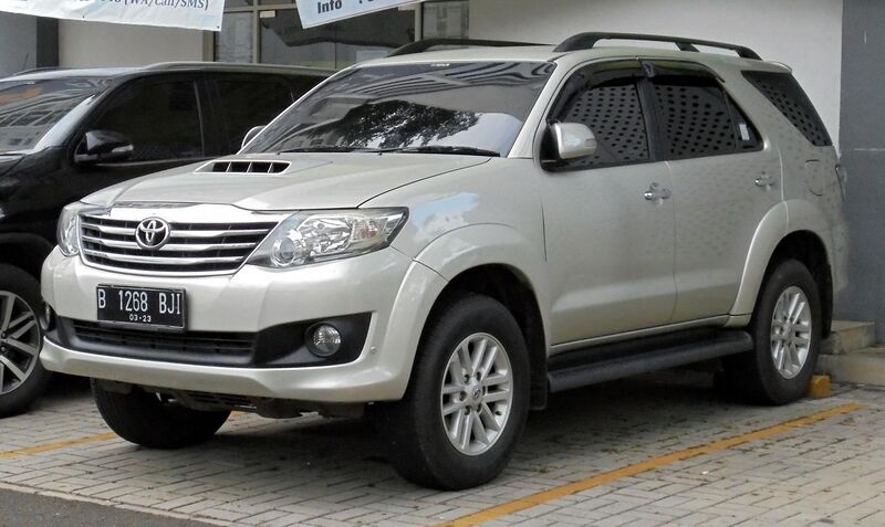 File:2013 Toyota Fortuner 2.5 G wagon (KUN60; 12-16-2018), South Tangerang.jpg