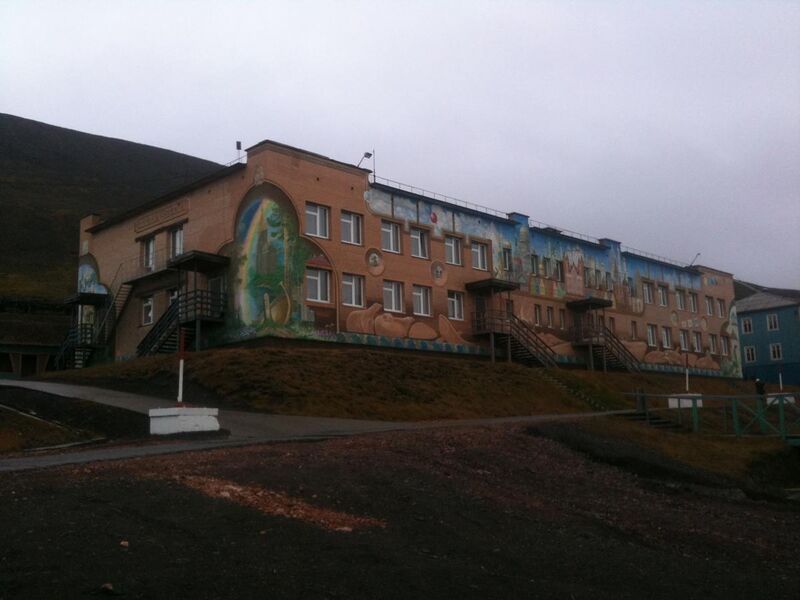 File:Barentsburg IMG 2473 Barentsburg skole.jpg
