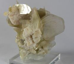 Muscovite-Albite-122886.jpg