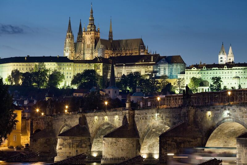 File:Night view of the Castle and Charles Bridge, Prague - 8034.jpg