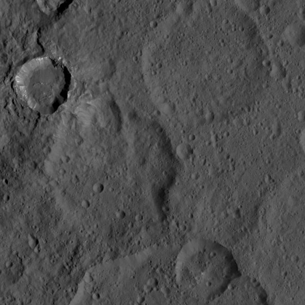 File:PIA19882-Ceres-DwarfPlanet-Dawn-3rdMapOrbit-HAMO-image6-20150821.jpg