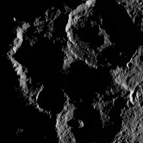 File:PIA19901-Ceres-DwarfPlanet-Dawn-3rdMapOrbit-HAMO-image23-20150827.jpg