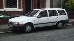 1991 Vauxhall Astra 1.4 L Estate (14241346727).jpg