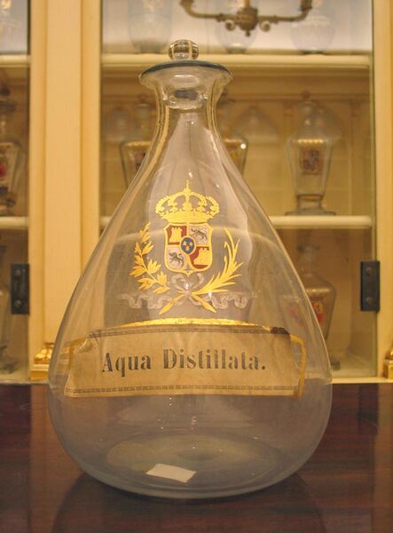 File:Aqua-distillata.jpg