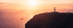 Falaise du cap nord touristique.jpg