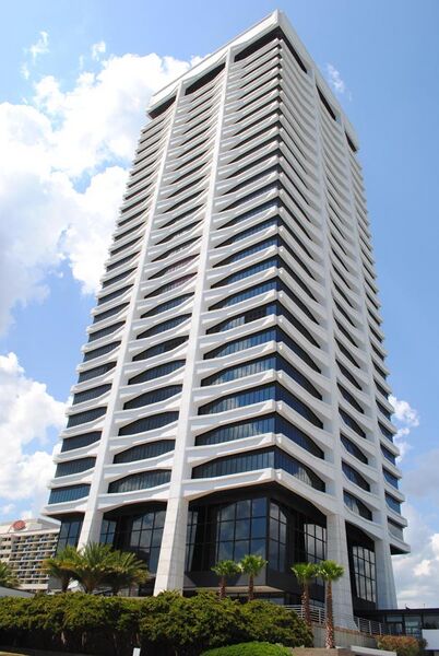 File:Riverplace Tower in Jacksonville.jpg