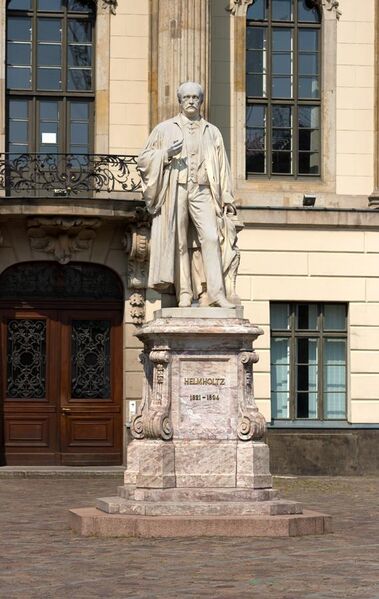 File:Hermann von Helmholtz-Statue vor der Humboldt-Universität zu Berlin.jpg