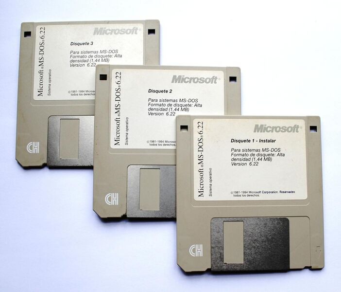 File:MS-DOS 6.22 floppy disks 20110326.jpg