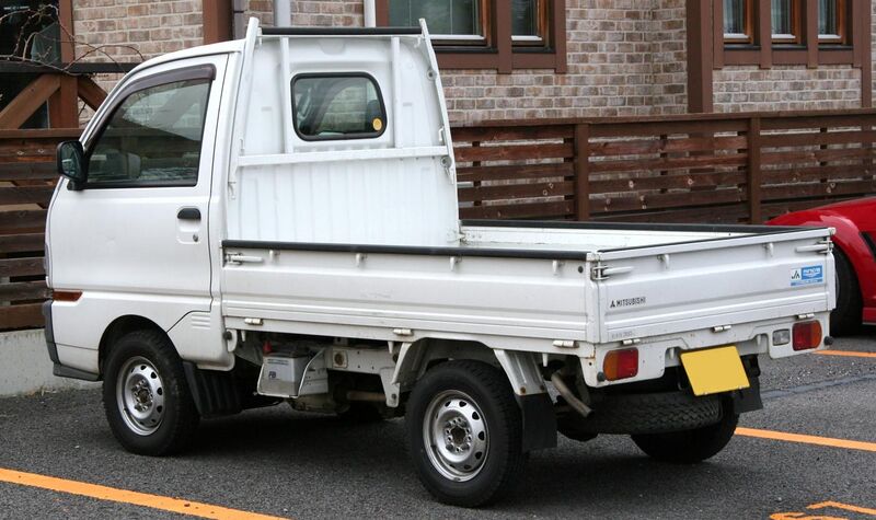 File:1996-1999 Mitsubishi Minicab Truck rear.jpg