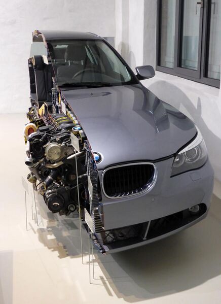 File:BMW 530d (E60) Schnittmodell (02).jpg