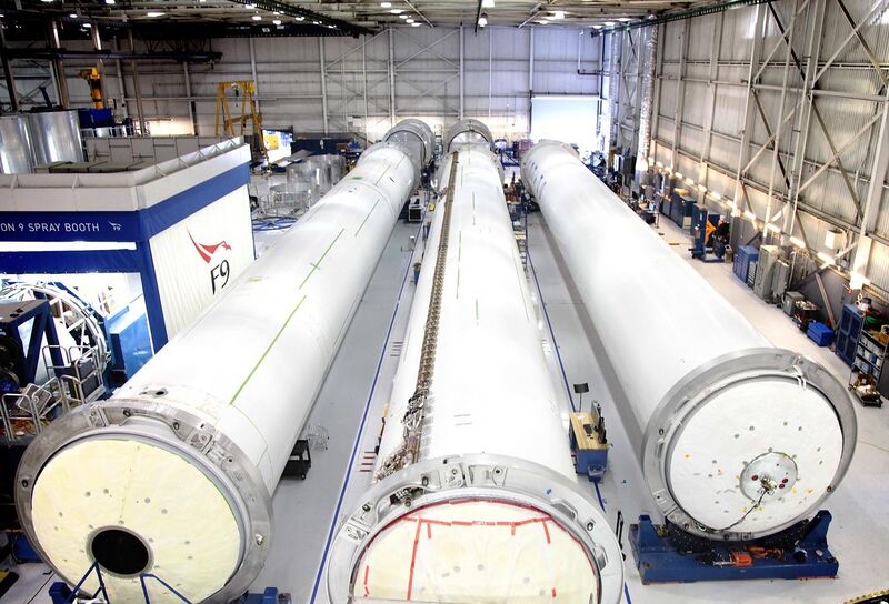 File:Falcon 9 Stages (1).jpg