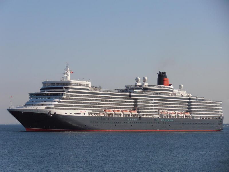 File:Hamilton Bermuda' Queen Elizabeth arriving Port of Tallinn 10 June 2012.JPG