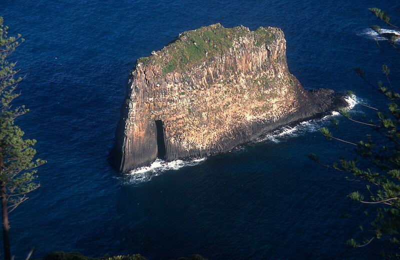 File:Norfolk Island Cathedral Rock2.jpg
