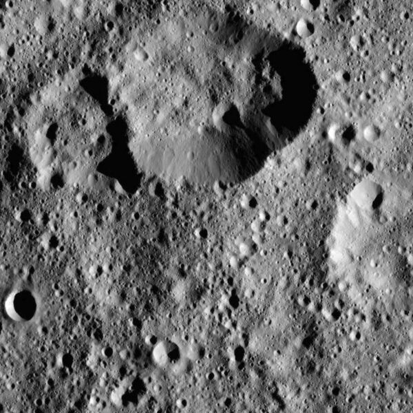 File:PIA20301-Ceres-DwarfPlanet-Dawn-4thMapOrbit-LAMO-image11-20151220.jpg