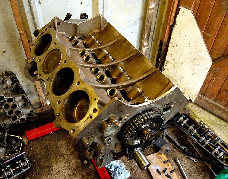 File:Stripped Rover V8 engine.JPG