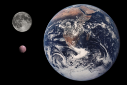 2007 OR10, Earth & Moon size comparison.png