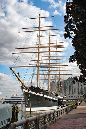 Moshulu at Penn's Landing.jpg