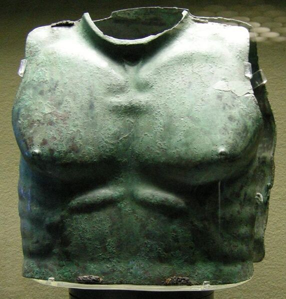 File:Museo archeologico regionale paolo orsi, corazza in bronzo, da tomba 5 necropoli della fossa, 370-340 ac. 01.JPG