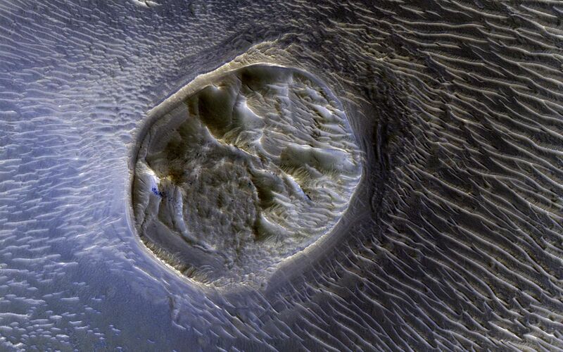 File:PIA21585 - A Mesa in Noctis Labyrinthus.jpg