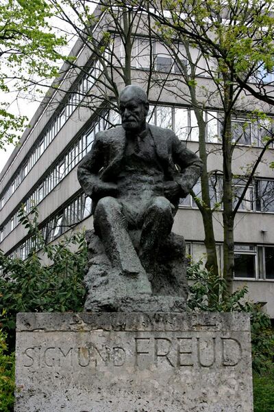 File:Sigmund Freud statue, London 1.jpg
